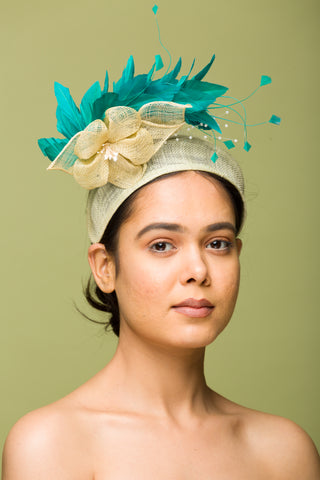 Light Green Fascinator With Bottle Green Feathers (Mythic Hellion)